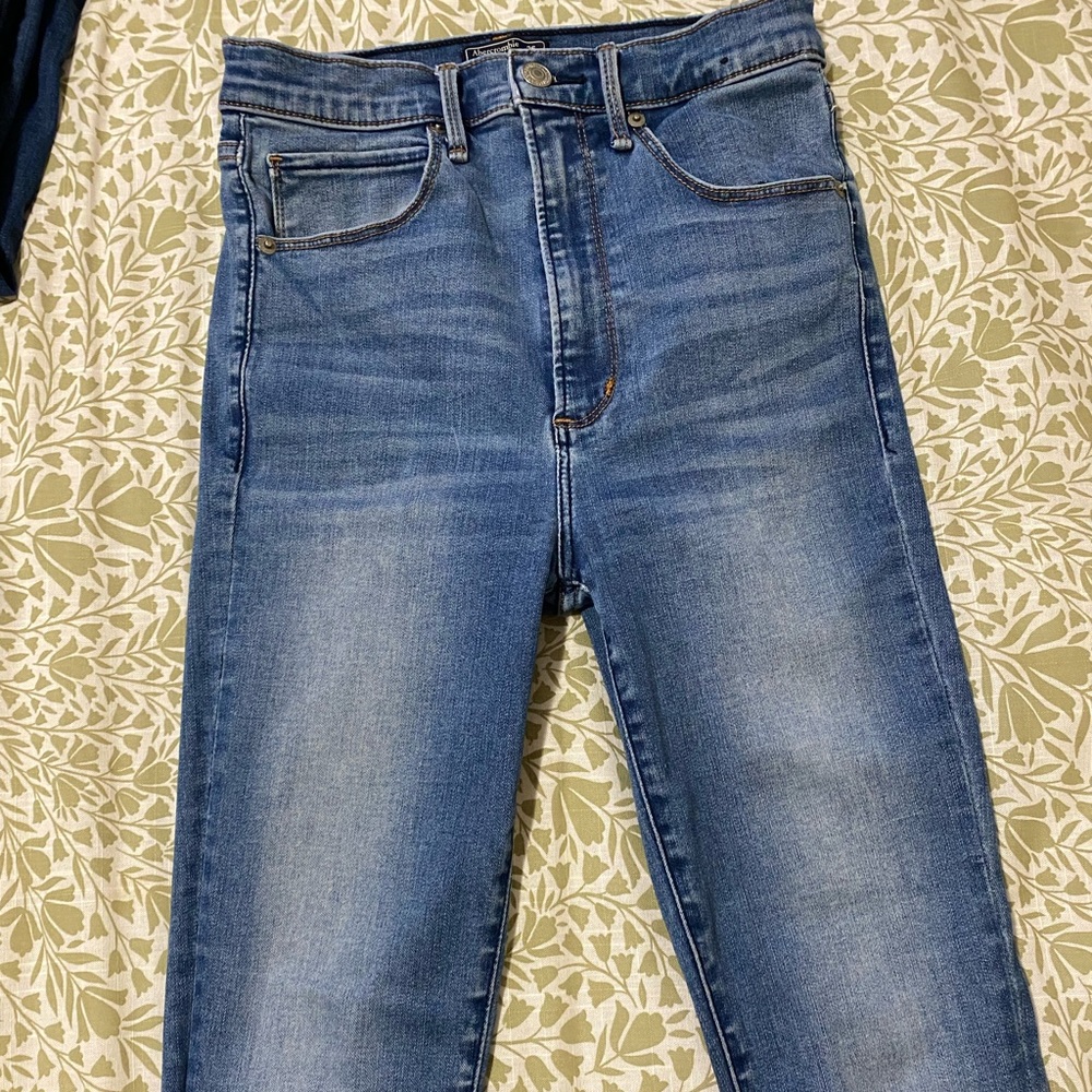 Abercrombie & Fitch Ultra High rise jeggings. Very stretchy!